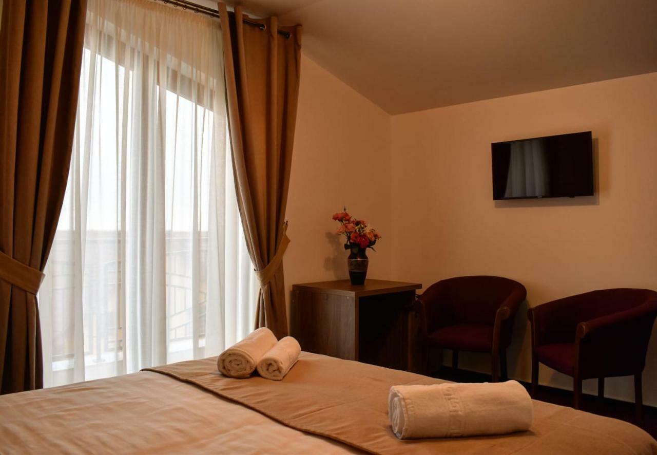 Pensiunea Casa Hortopan Târgu Jiu Exteriör bild