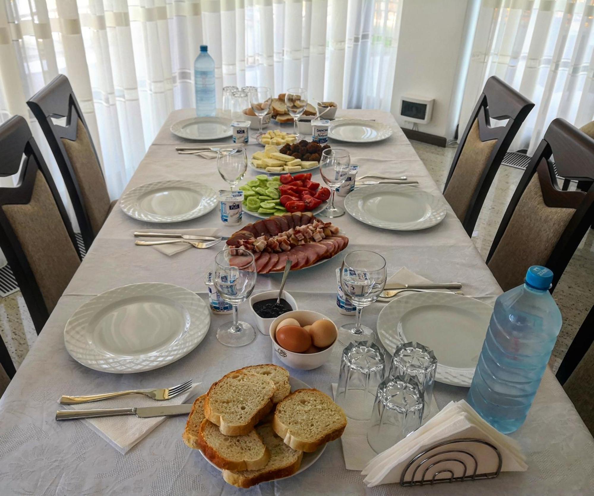 Pensiunea Casa Hortopan Târgu Jiu Exteriör bild