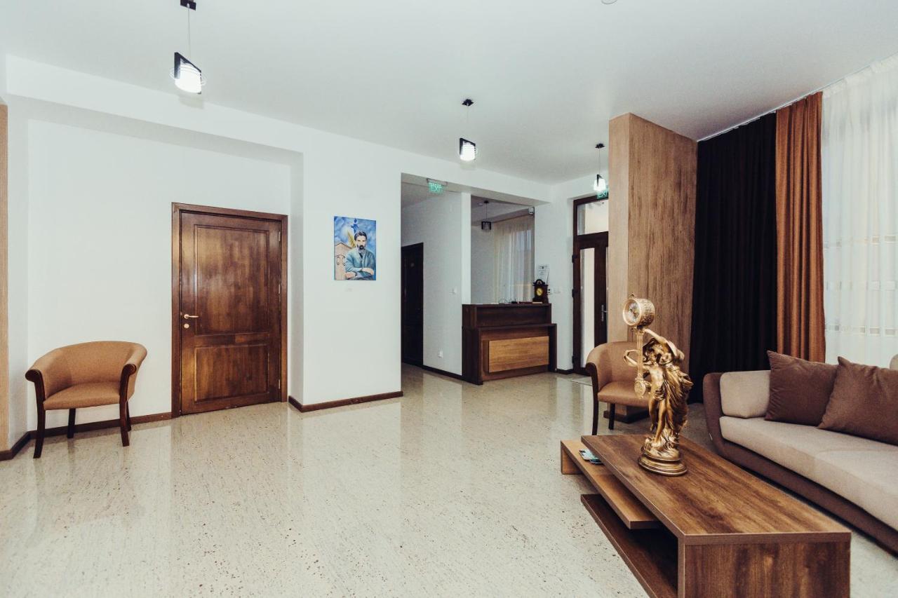 Pensiunea Casa Hortopan Târgu Jiu Exteriör bild