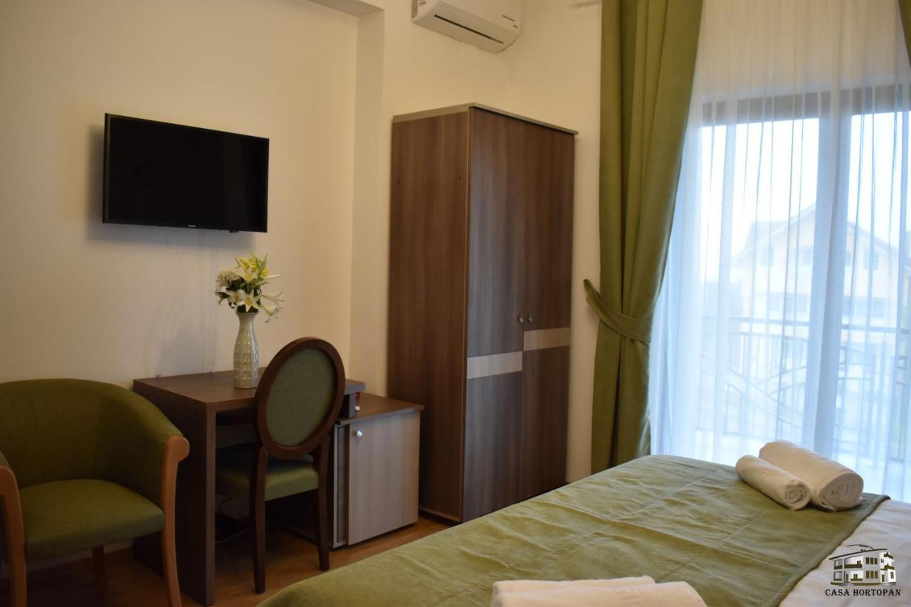 Pensiunea Casa Hortopan Târgu Jiu Exteriör bild